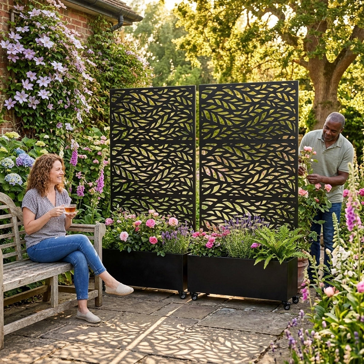 Metal Outdoor Privacy Screen with Plant Pot - Leaf