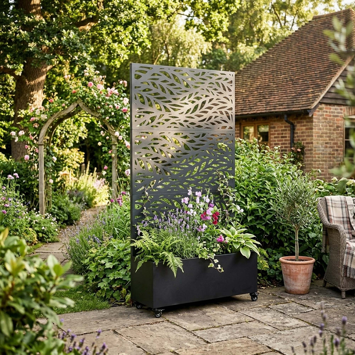 Metal Outdoor Privacy Screen with Plant Pot - Leaf