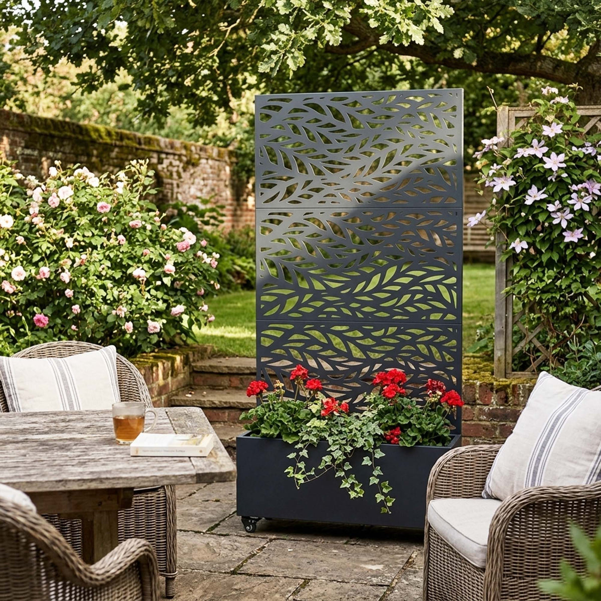 Metal Outdoor Privacy Screen with Plant Pot - Leaf